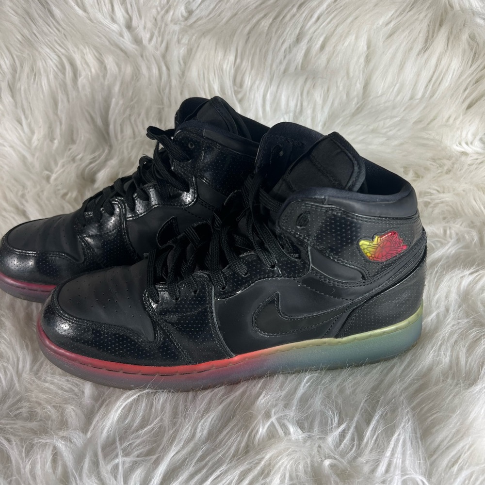 nike air jordan 1 retro  GS fuchsia Rainbow  black women size 8.5